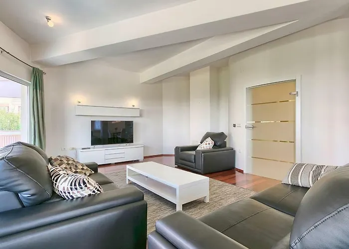 Carmen Βίλα Štinjan