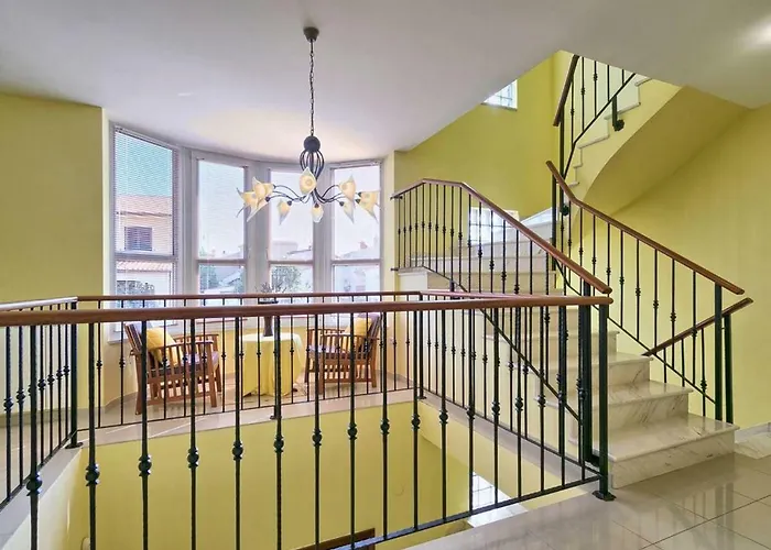 Carmen Βίλα Štinjan