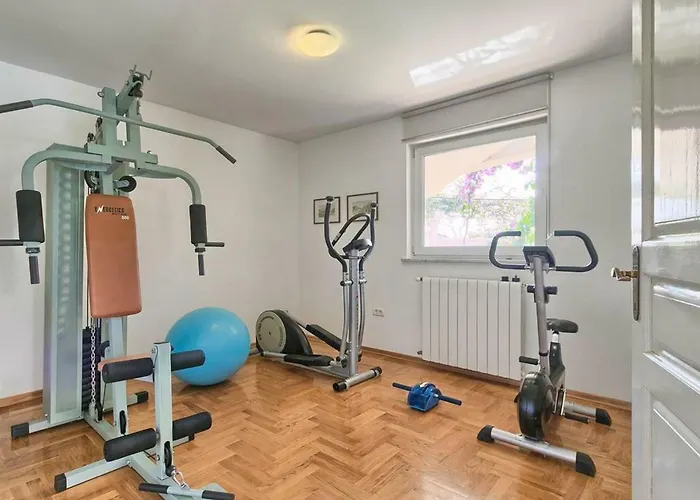 Carmen Βίλα Štinjan